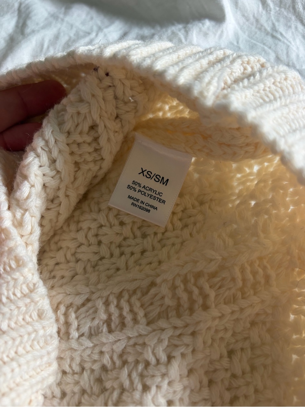 Taylor Swift Cream Cable Knit Cardigan with Maroon Star Detail - Picture 3 of 3